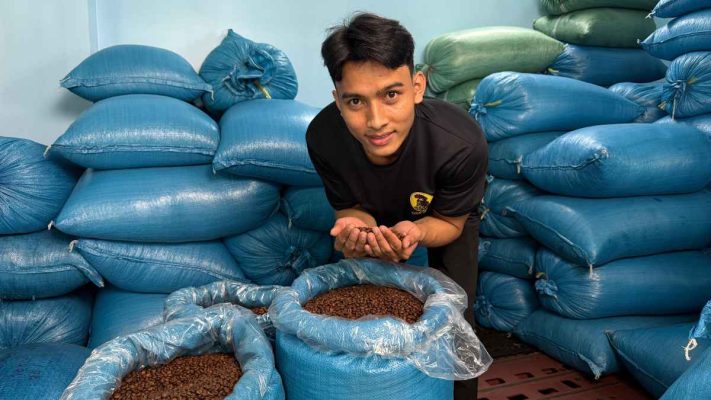 Kho xưởng lưu trữ cà phê bột Robusta rang xay sẵn, phổ biến trên thị trường nội địa.