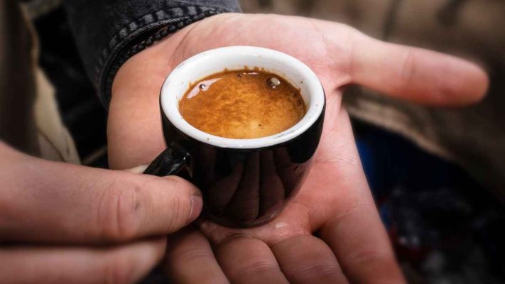 Ly espresso Culi với lớp crema vàng nâu dày và ổn định
