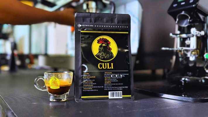 Ly espresso Culi rang mộc với lớp crema vàng nâu dày đặc
