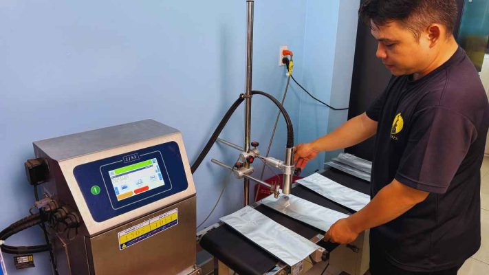 Tay đóng túi zip van 1 chiều để bảo quản cà phê rang mộc