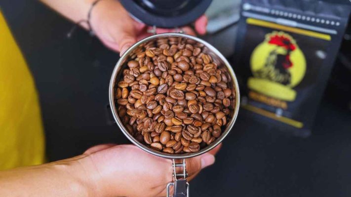 Bảo quản cà phê Robusta espresso bằng hũ có van 1 chiều kín khí