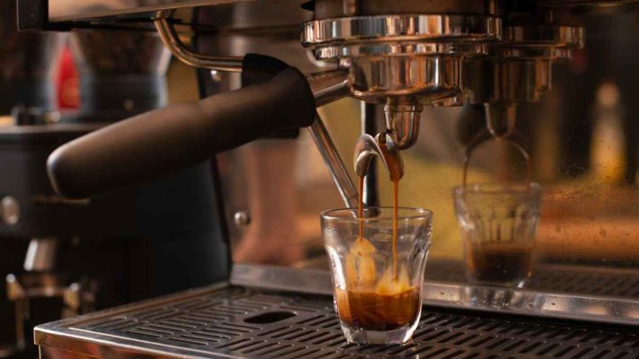 Ly espresso từ cà phê Robusta rang mộc với crema dày sánh