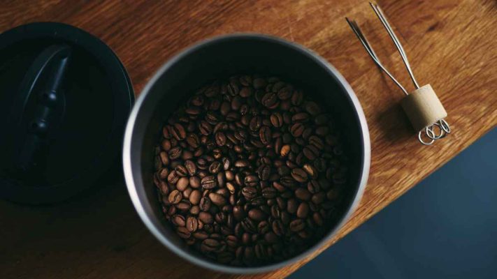 Bảo quản cà phê Robusta rang mộc trong hũ van 1 chiều