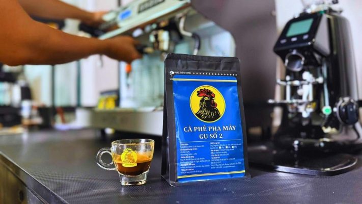 Blend Robusta Buôn Ma Thuột và Arabica Cầu Đất rang Medium-Dark, vị cân bằng