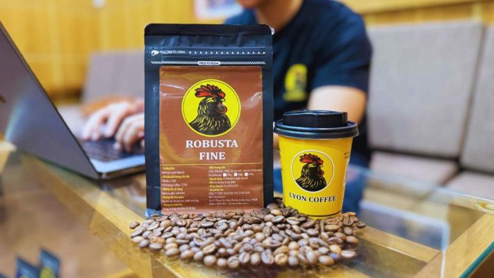 Nhân viên văn phòng thưởng thức Robusta Fine mang lại sự tỉnh táo tinh tế