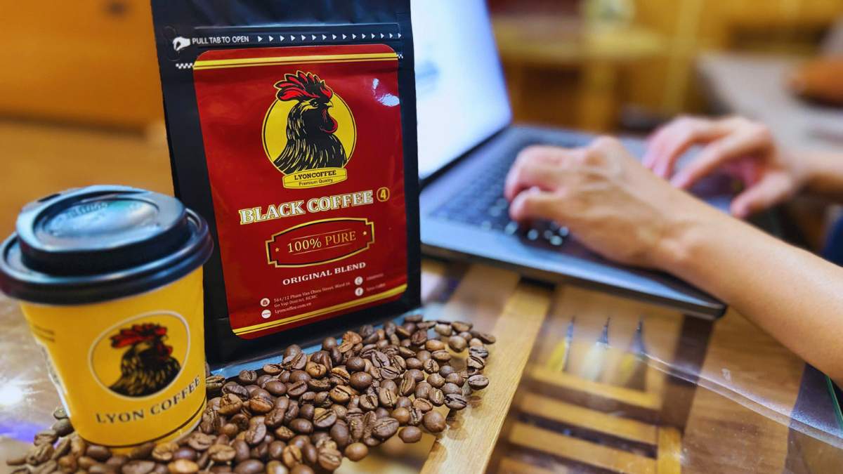 Nhân viên văn phòng uống cà phê gu số 4