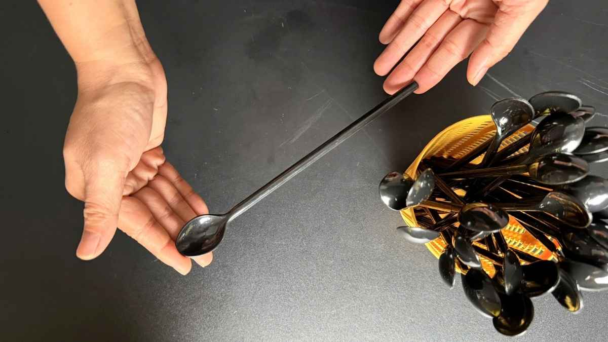 Muỗng nhựa cứng dài 20cm, khuấy cafe và trà sữa tiện lợi