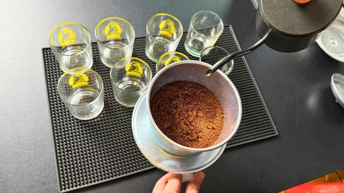Văn phòng và gia đình sử dụng phin cà phê nhôm 200gr để pha nhiều ly cùng lúc
