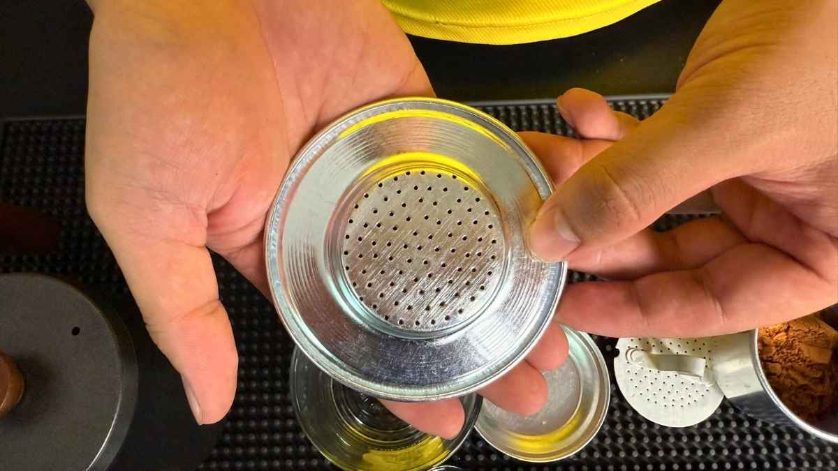 Phin cà phê nhôm loại nhỏ 40 lỗ thoát nước đều và trọng lượng nhẹ 80g