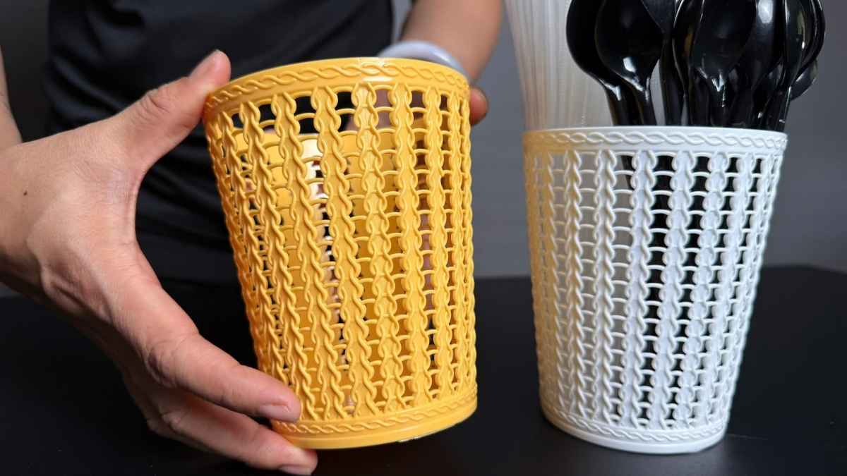 Sọt nhựa mini giả mây ứng dụng đa dạng trong quán, văn phòng và gia đình.