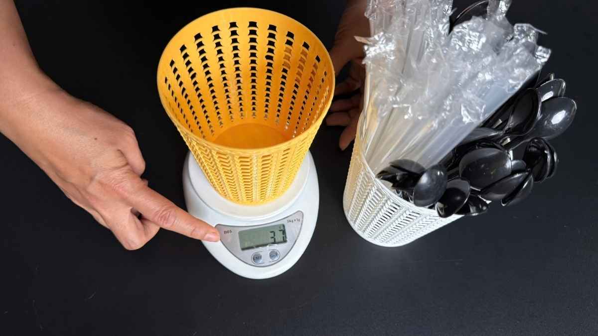 Sọt nhựa mini giả mây gọn nhẹ, dễ vệ sinh, chống bám bẩn.