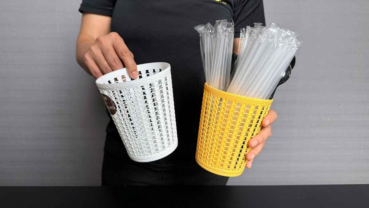 Sọt nhựa mini giả mây đa năng, được quán cà phê và văn phòng tin dùng.