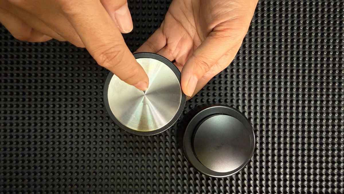 Tamper OCD lò xo 58mm ứng dụng cho quán, văn phòng và gia đình, dễ thao tác.