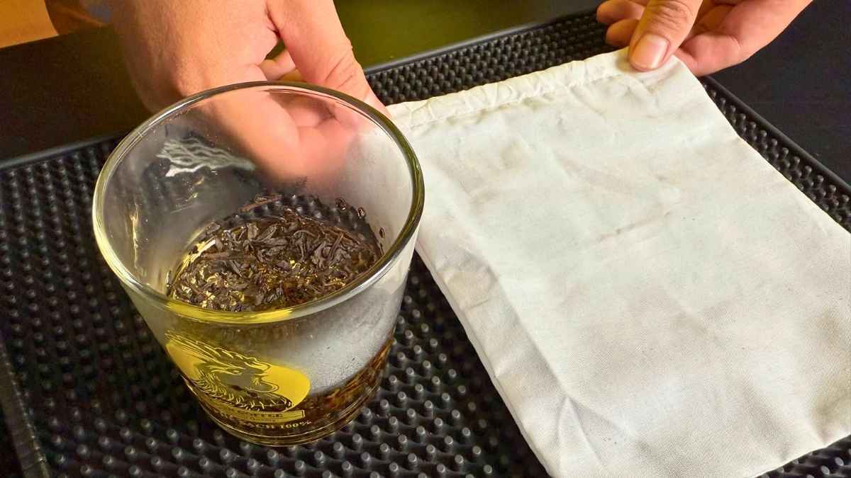 Quán cà phê và gia đình trải nghiệm túi lọc cotton pha trà và cà phê tiện lợi