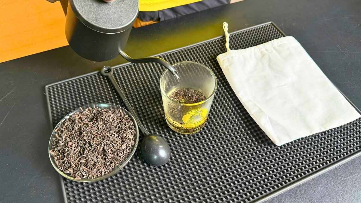 Sử dụng túi lọc cotton để pha trà cà phê cho văn phòng và gia đình