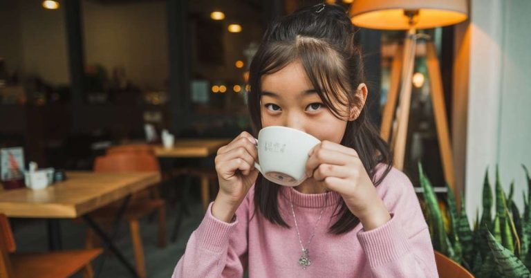 Uống cà phê ở tuổi 13 có an toàn