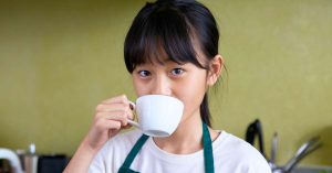 Uống cà phê ở tuổi 14 có an toàn