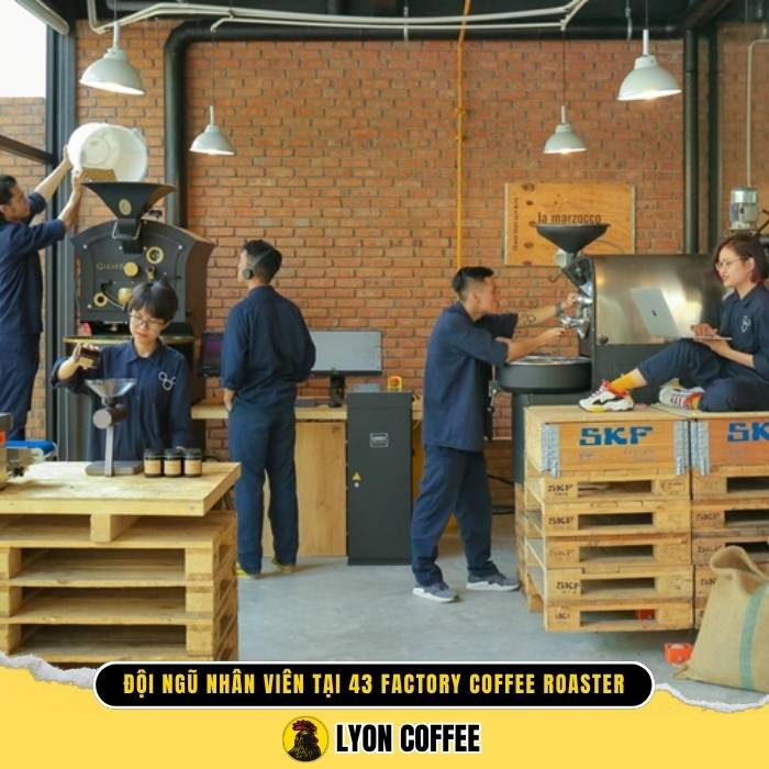 43 Factory Coffee Roaster đã biến quán thành một không gian rang xay cà phê hiện đại