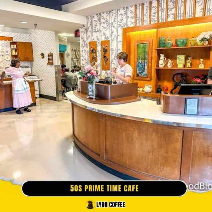 Quán 50s Prime Time Cafe chú trọng vào việc tái tạo không khí của một gia đình Mỹ trung bình vào thập kỷ 1950