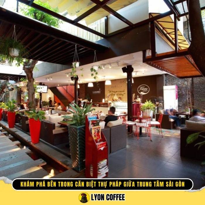 Không gian của quán Ân Nam Restaurant & Cafe