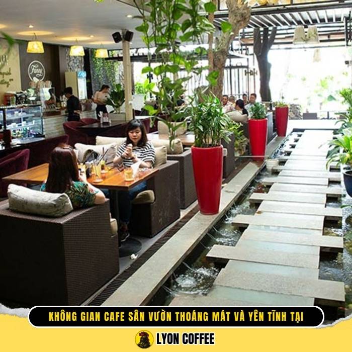 Không gian của quán Ân Nam Restaurant & Cafe