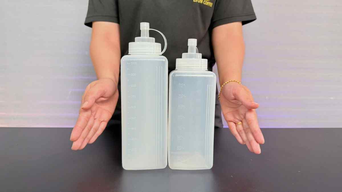 bình đựng sốt cao cấp vòi rót rộng dùng tại quầy, thao tác rót nhanh gọn