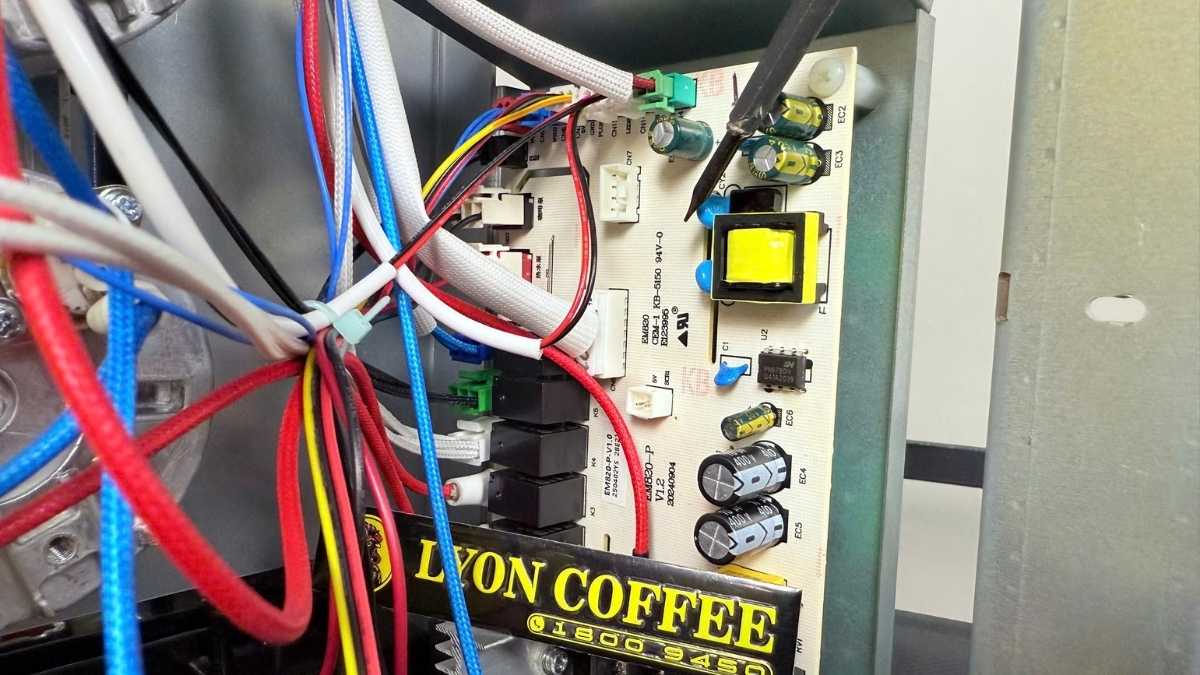 Kiểm tra board mạch Gemilai khi máy không khởi động hoặc đèn LED tắt