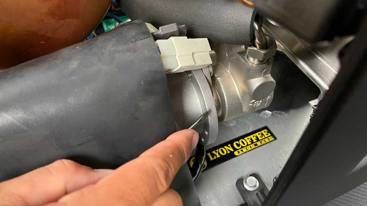 Bơm Casadio tạo áp suất 9 bar đều cho mỗi shot espresso trong quán