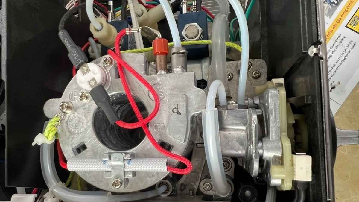 thương hiệu Breville Úc so sánh cùng DeLonghi và Gemilai