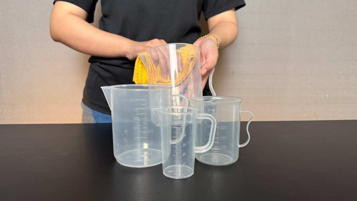 Bảo quản ca đong nơi khô ráo để giữ vạch chia bền lâu.