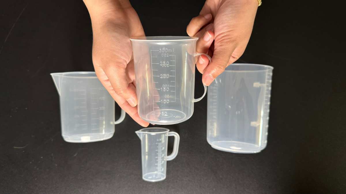 Ca đong nhựa PP có vạch ml rõ ràng, an toàn thực phẩm.