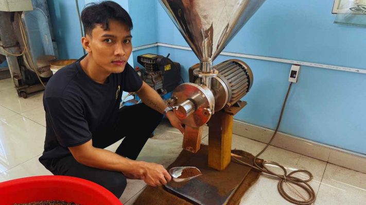 Bột cà phê Culi rang xay sẵn tiện lợi, hương vị đậm đà.