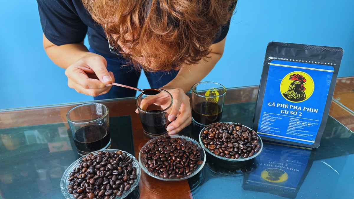 Ly cà phê phin gu số 2, hương thơm dịu, vị béo nhẹ, sạch vị.