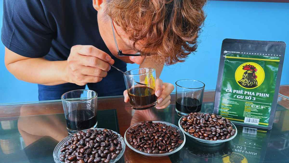 Ly cà phê phin gu số 3 đậm vị, body dày, hậu ngọt dễ chịu.