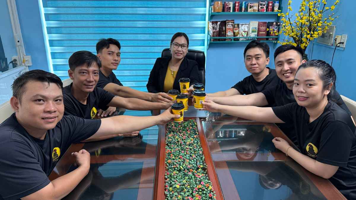 Văn phòng cùng uống cà phê gu số 6, vị đậm vừa, hậu sữa béo.