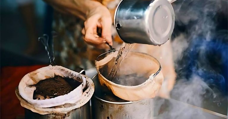 Cách pha cà phê vợt đặc biệt đậm chất Việt Nam