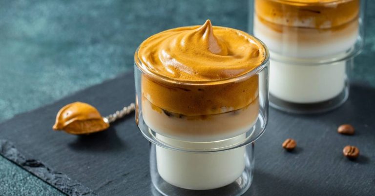 Công thức cà phê bọt biển Dalgona tự làm cực dễ