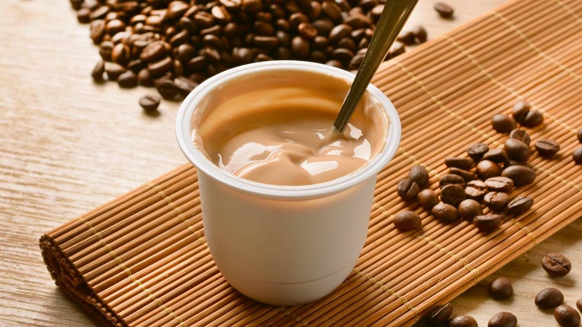 Cách làm sữa chua cà phê đánh đá thơm ngon tại nhà