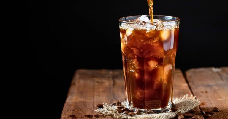 Cách pha cà phê đen đá ngon mát lạnh đậm vị tại nhà