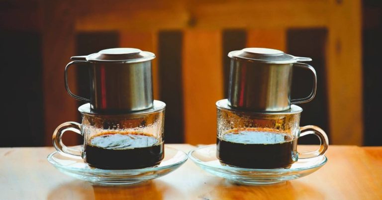 Cách pha cà phê đen đá Sài Gòn đậm vị truyền thống