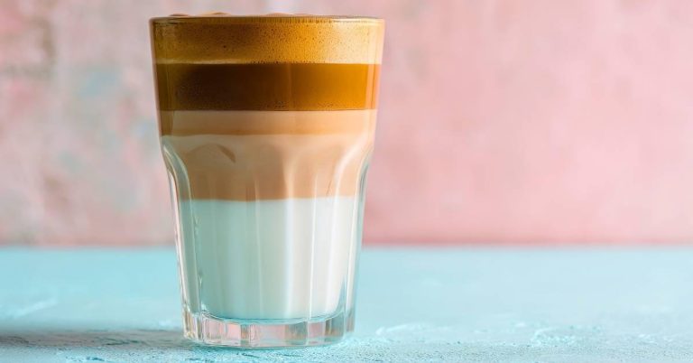 Cách pha cafe sữa đá 4 tầng nhiều lớp đẹp mắt