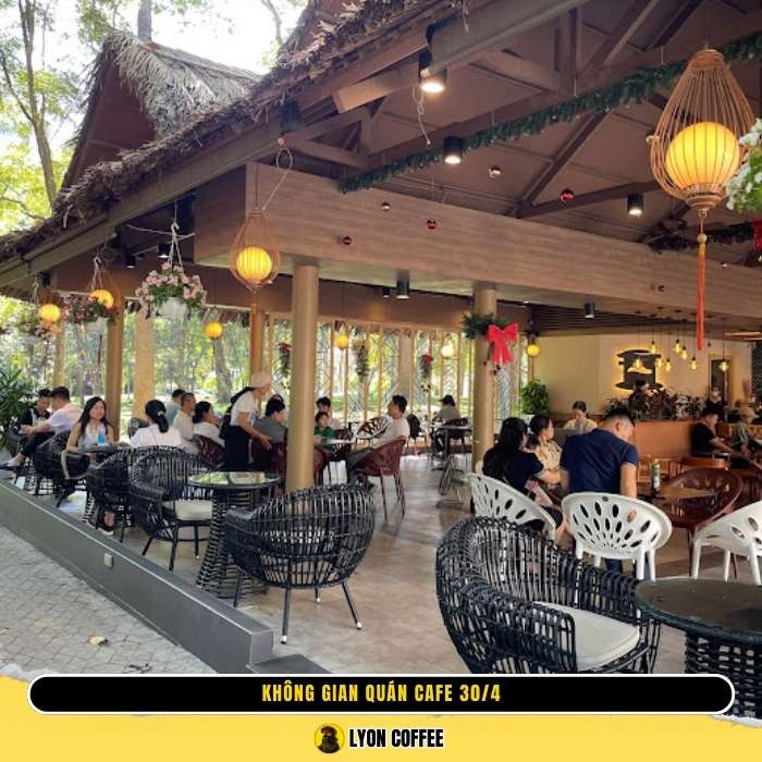 Không gian quán cafe 30/4 trong Dinh Độc Lập