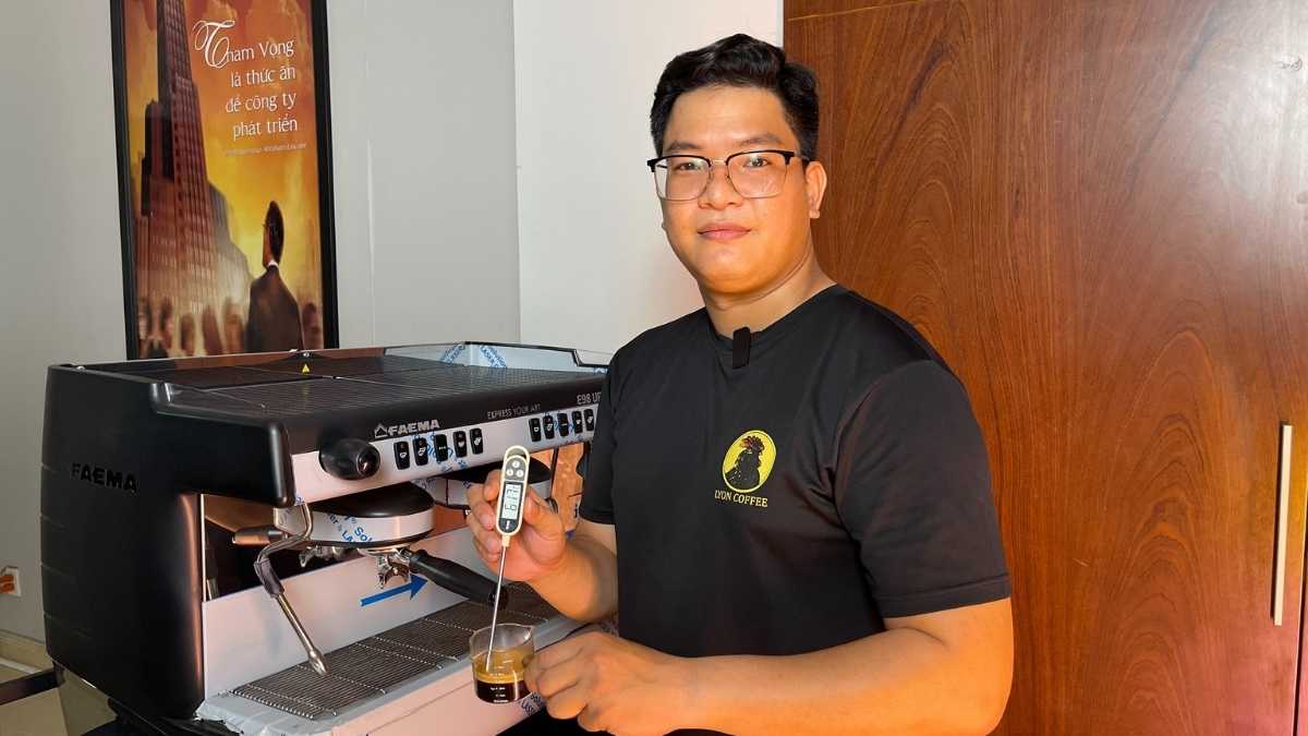  Barista pha chế cafe bằng máy espresso tại Quận Gò Vấp
