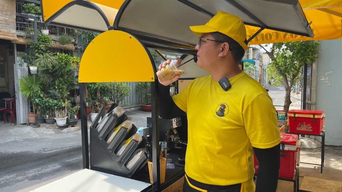  Barista đang pha chế cafe phin tại Quận Gò Vấp
