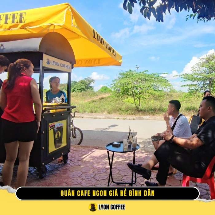 Cafe take away Cách Mạng Tháng 8