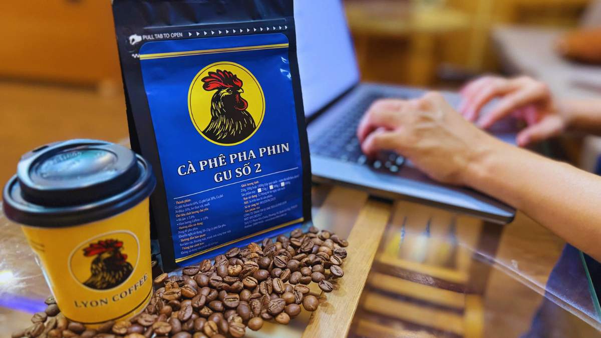 Gia đình cùng uống cà phê phin gu số 2 buổi sáng, dễ uống và thơm dịu