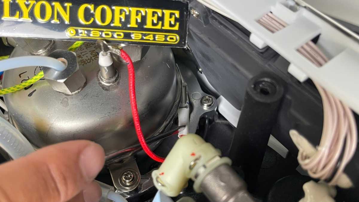 Kiểm tra và thay cầu chì nhiệt Breville khi máy mất nhiệt hoặc tự ngắt