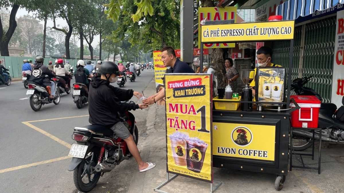 Đào tạo vận hành xe cà phê và tạo vị trí Google Maps cho đối tác.