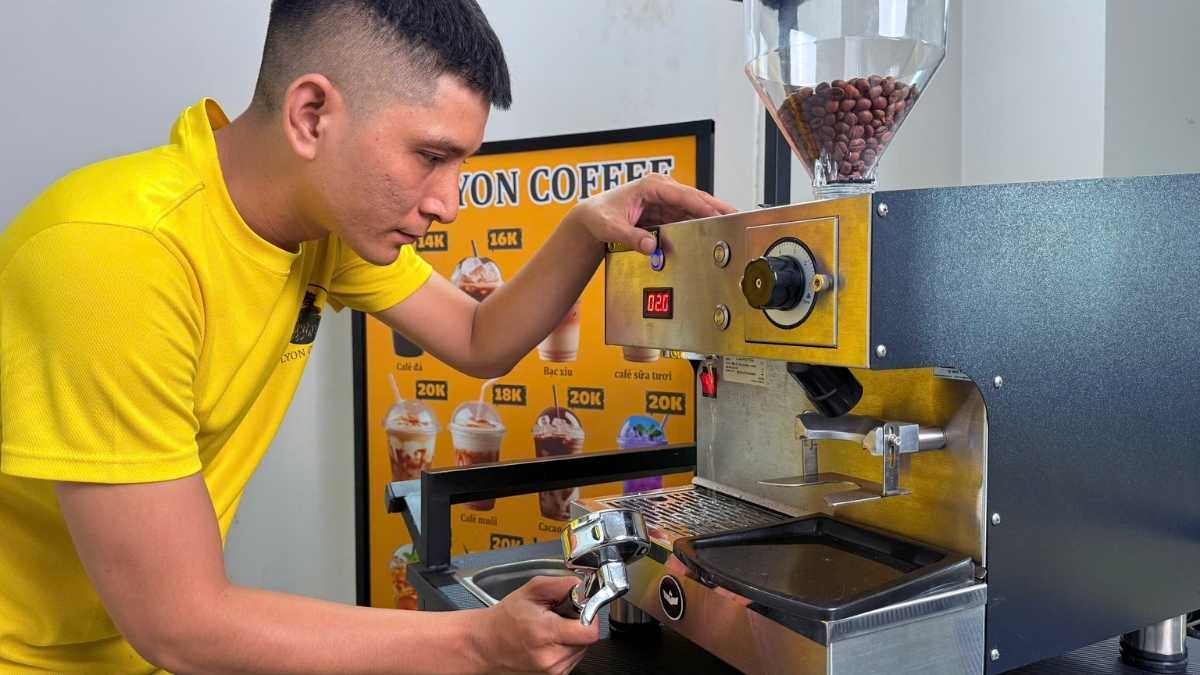 Máy Lamvita Mio II với PID và volumetric dosing cho espresso đồng nhất.