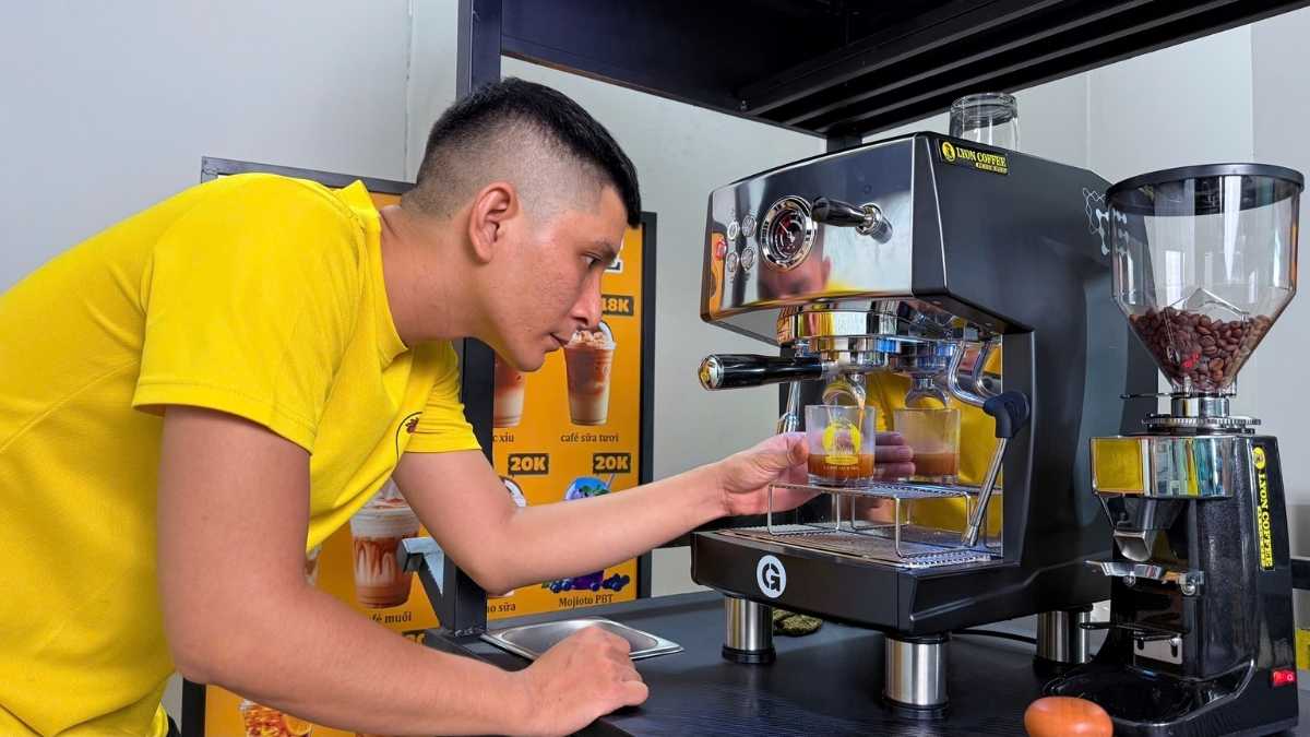 Gemilai CRM 3200B Pro dual boiler vận hành 120 ly/ngày ổn định.